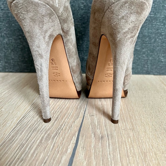 Casadei Bootie’s in a Cream Suede in Size 36 - Picture 12 of 15